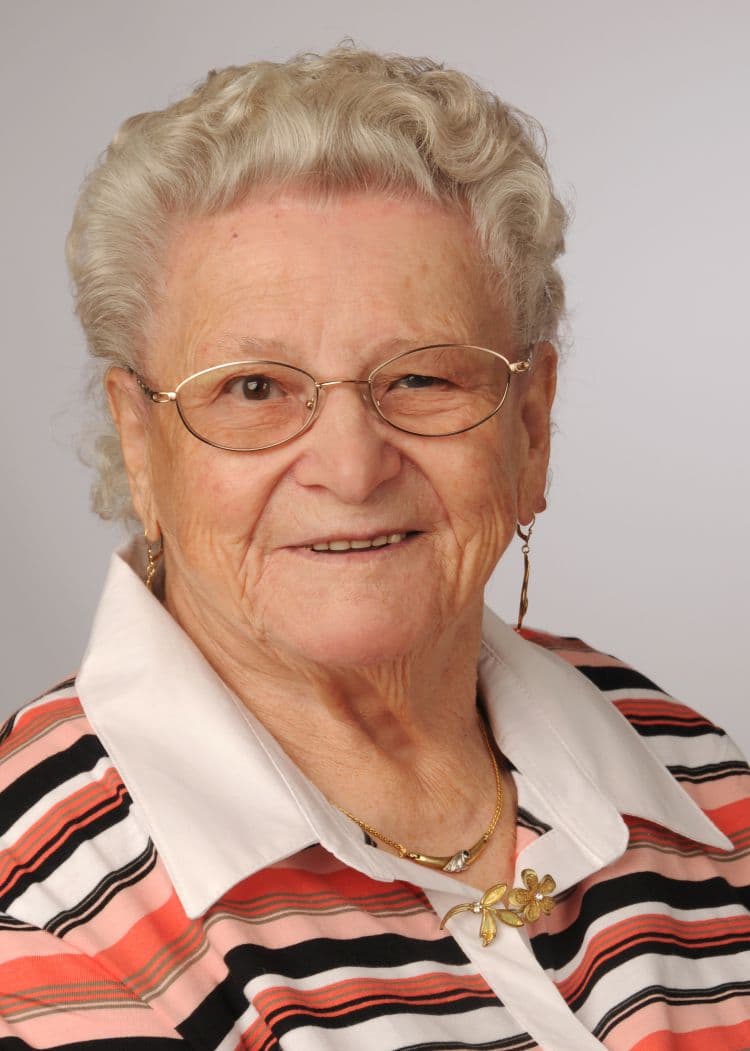Frau Johanna Tröger