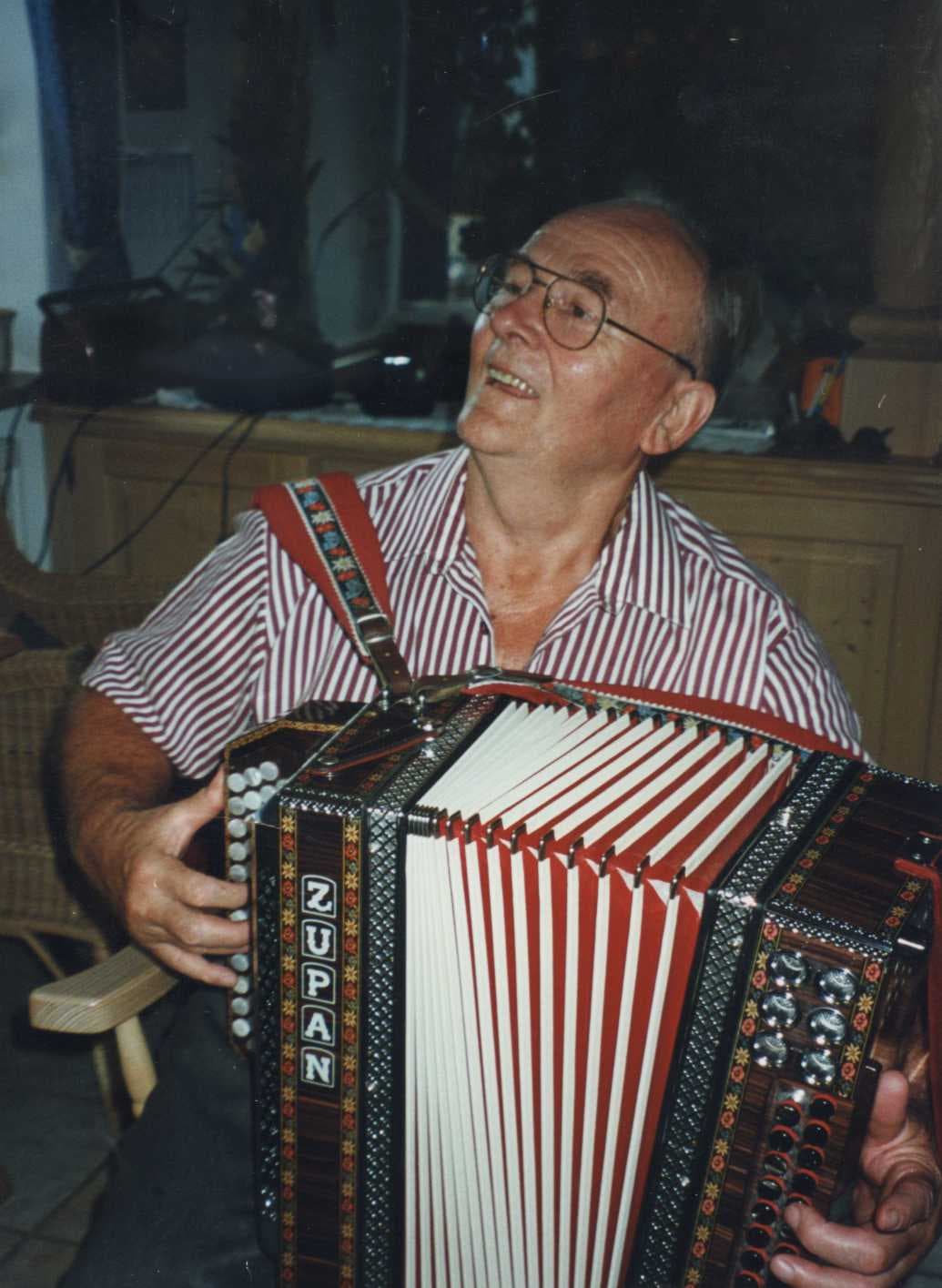 Herr Eduard Pecher