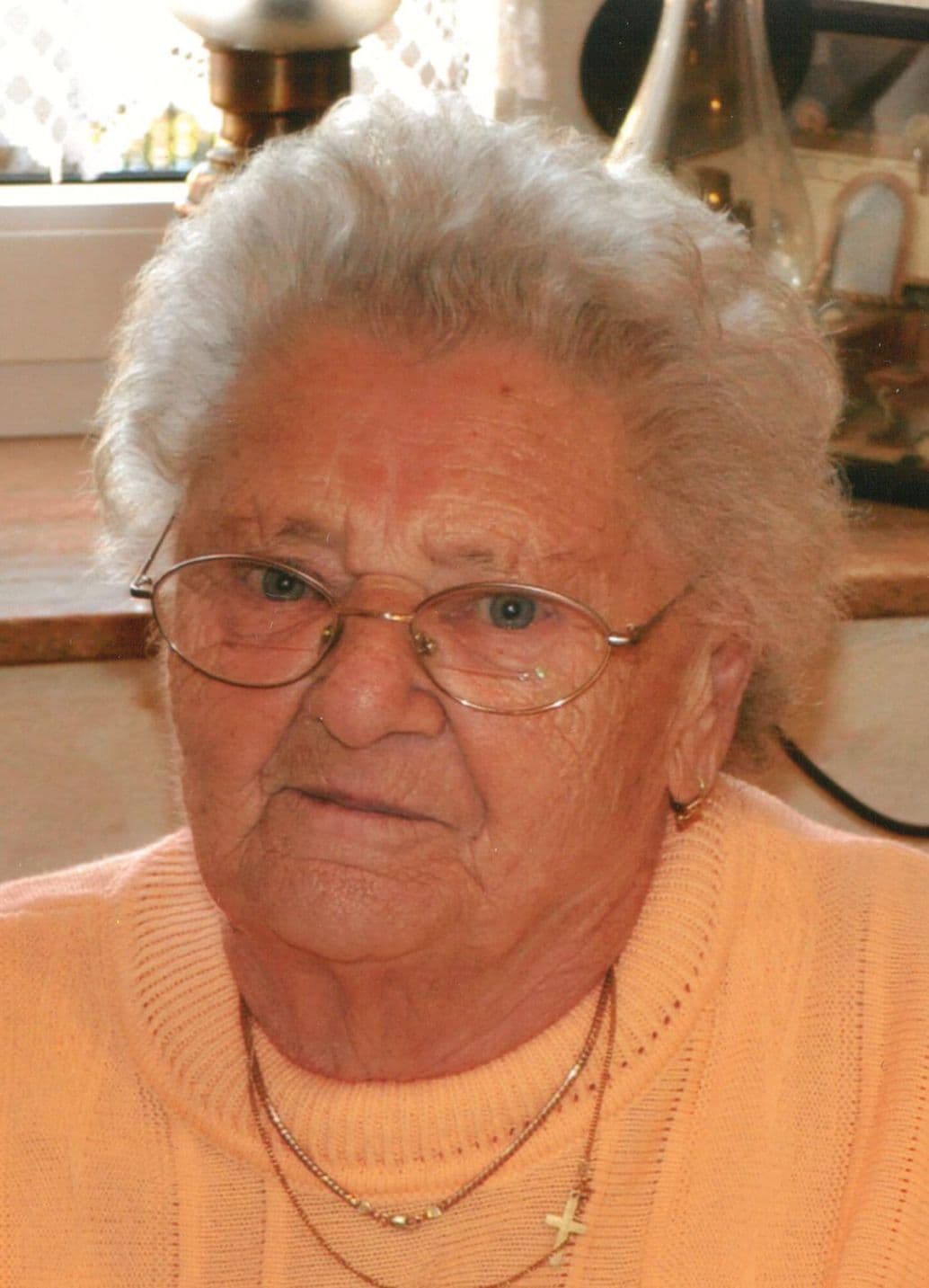 Frau Anna Bauer