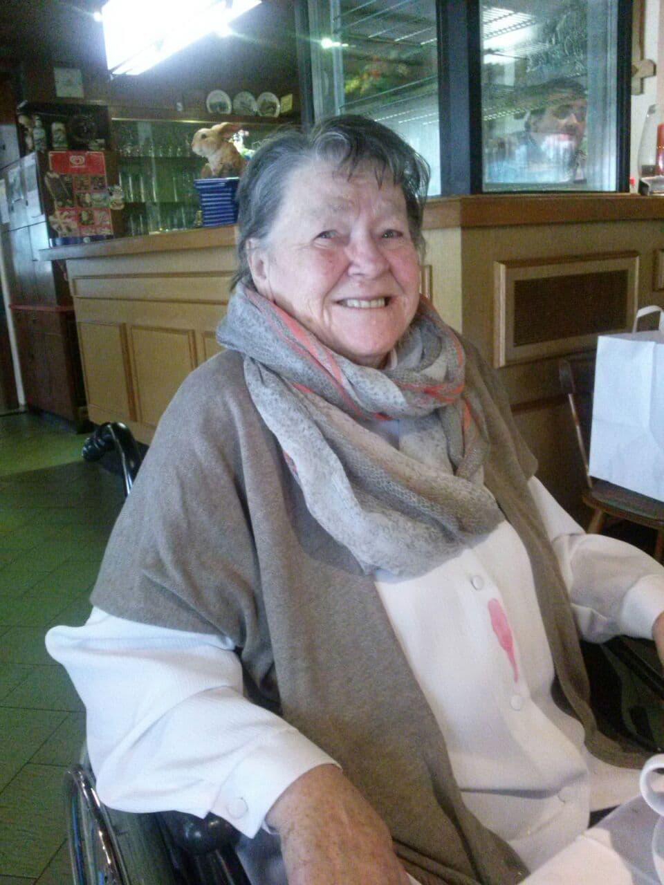 Frau Hildegard Haase