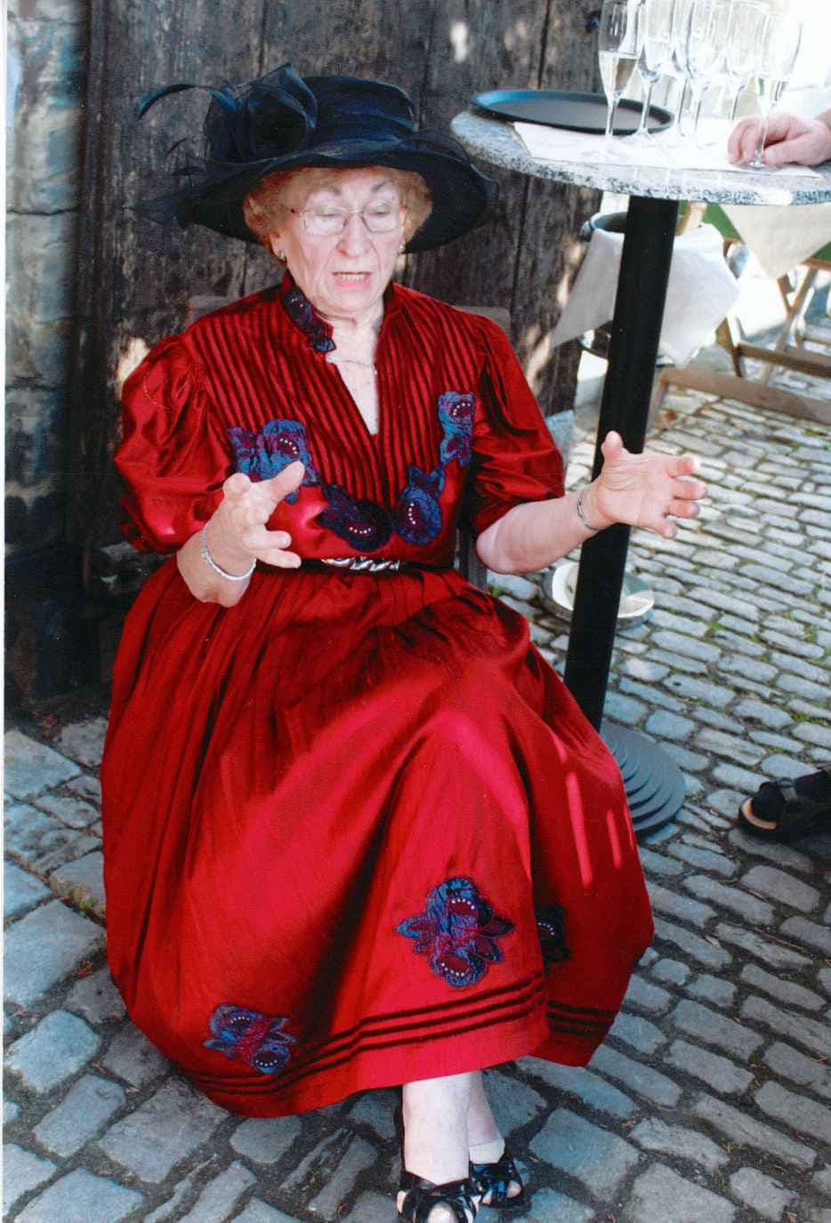 Frau Annemarie Tischler