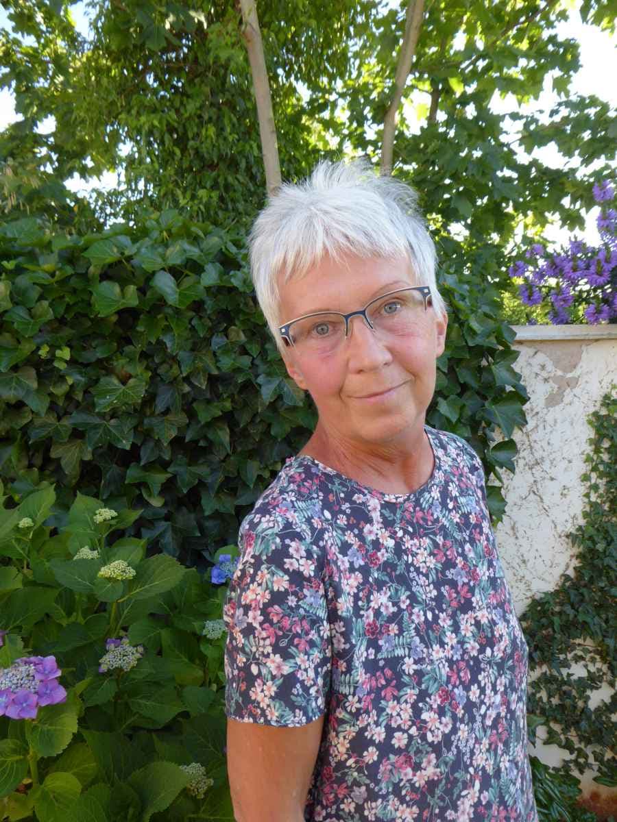 Frau Birgit Karch