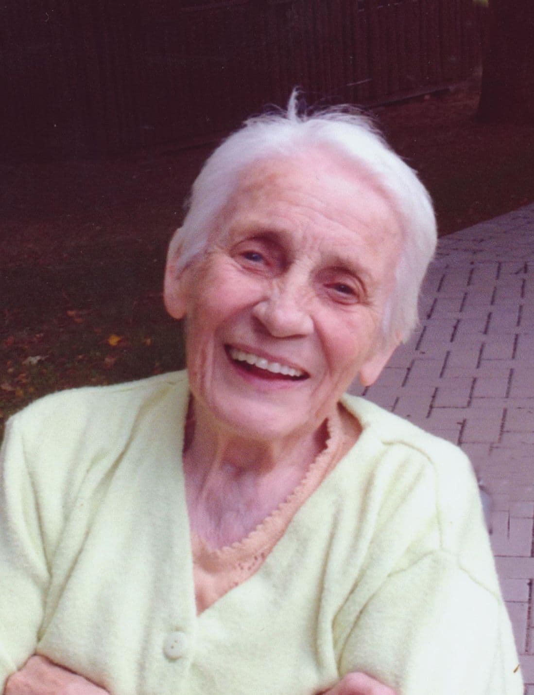 Frau Anneliese Graf